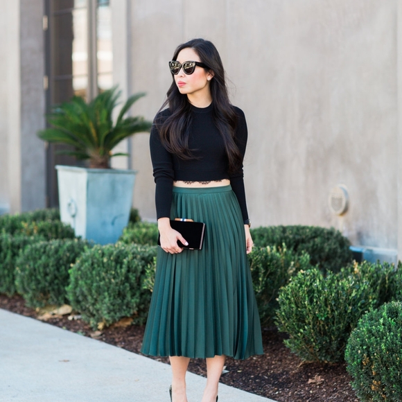 Green pleated silk skirt - Picture 1 of 3